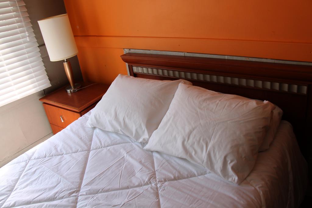Toronto Central Hotel Szoba fotó